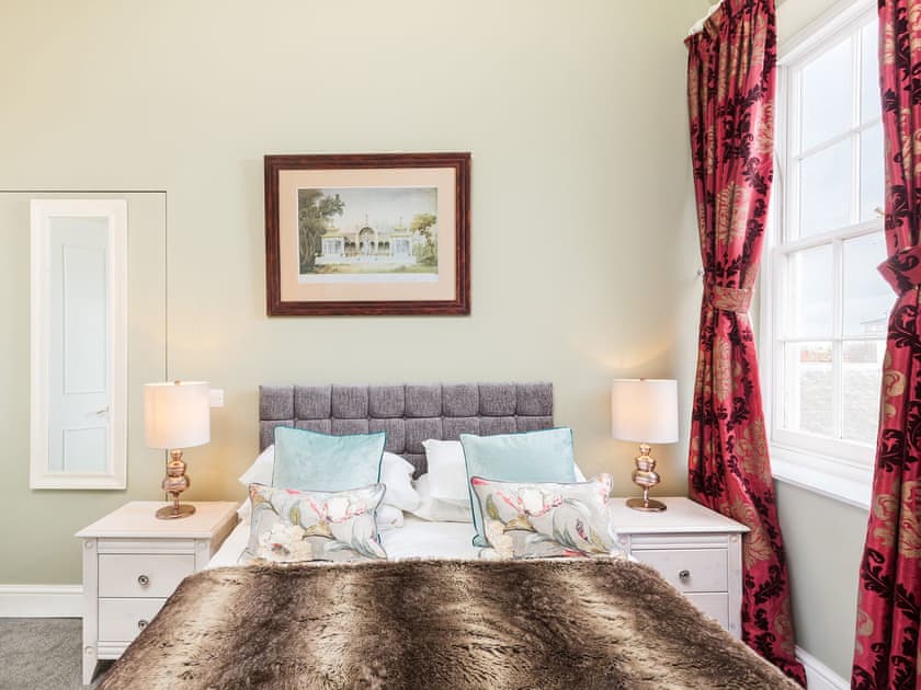 Double bedroom | Apartment 15 - The Judges Lodgings, Gloucester