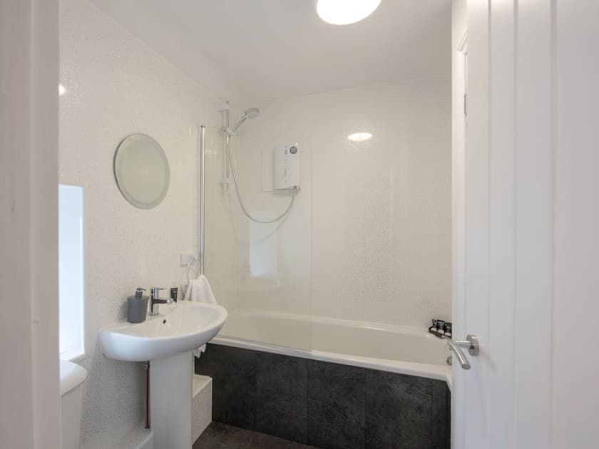 Bathroom | Y Bwthyn, Llanrhystud