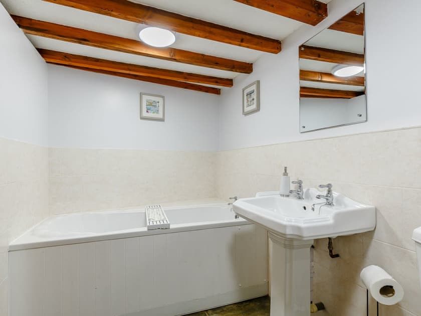 Bathroom | Fisherman’s Bothy, Mevagissey