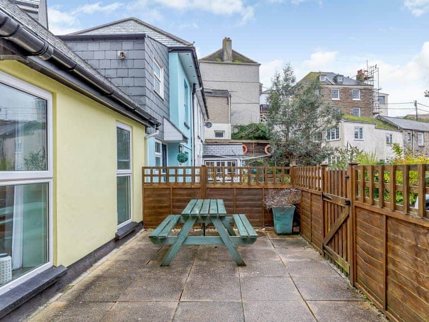 Sitting-out-area | Fisherman’s Bothy, Mevagissey