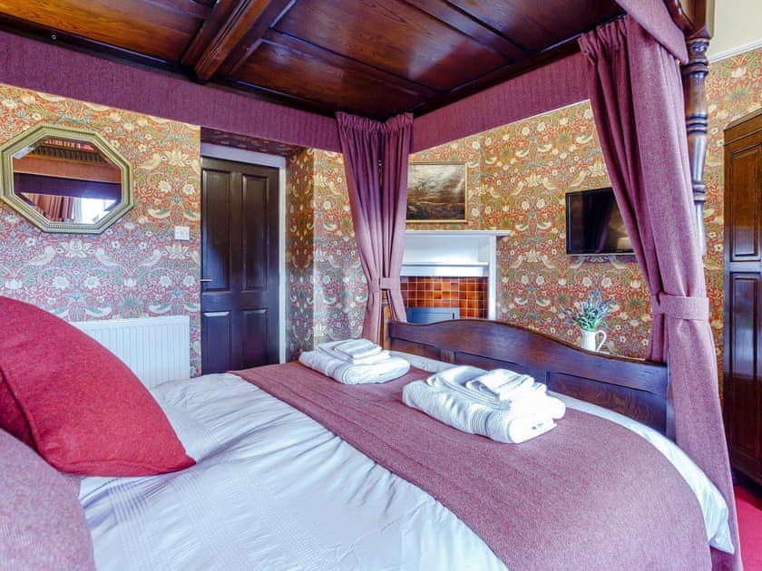 Four Poster bedroom | Craigendarroch House, Ballater