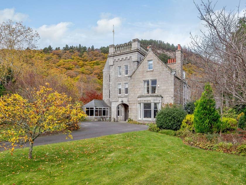 Garden and grounds | Craigendarroch House, Ballater