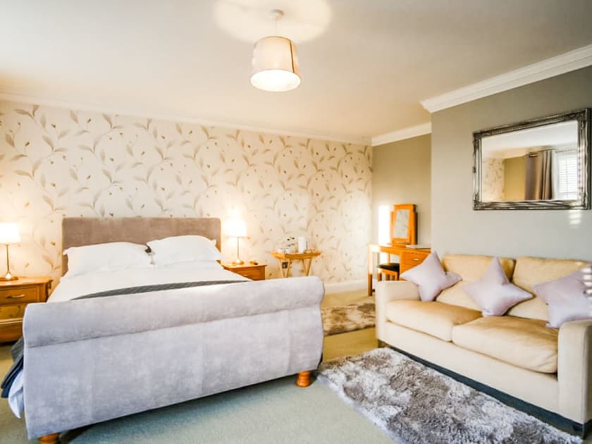 Double bedroom | Blashford Manor Farm House, Ringwood