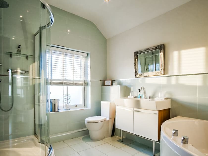 Bathroom | Blashford Manor Farm House, Ringwood