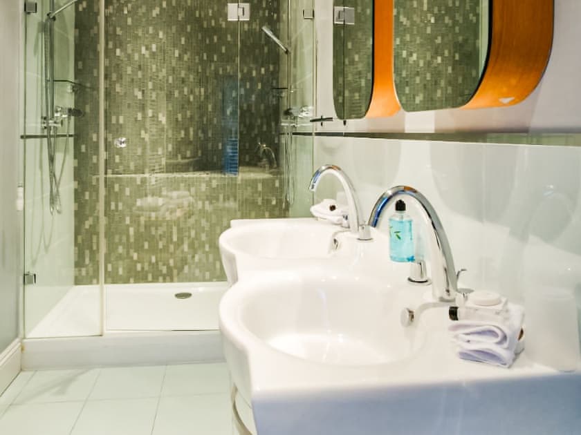 Bathroom | Blashford Manor Farm House, Ringwood