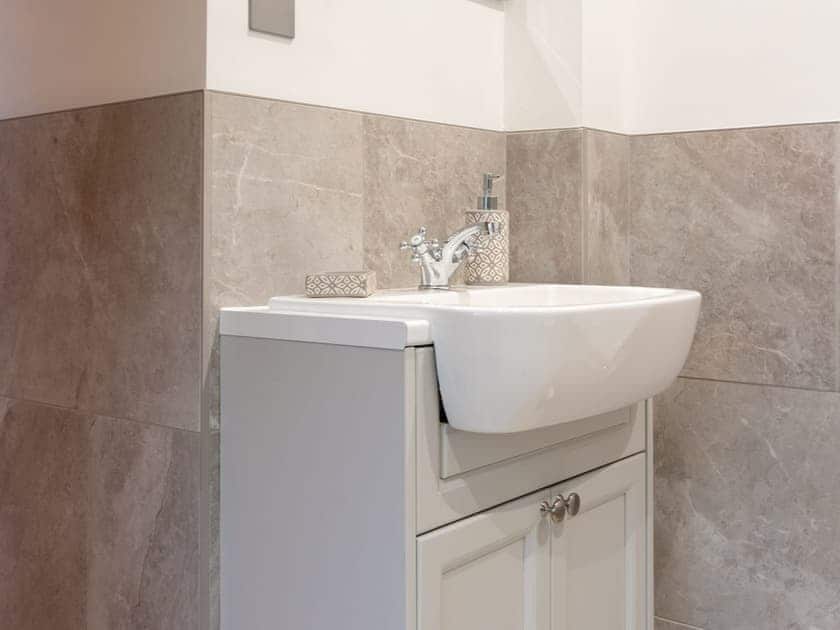 Shower room | Slatehouse Cottage - Drumlanrig Castle, Thornhill, near Dumfries