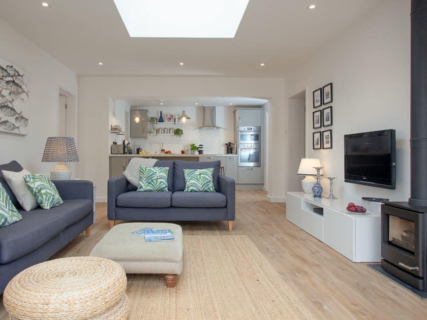 Garden room and kitchen  | Haldon View, Lympstone