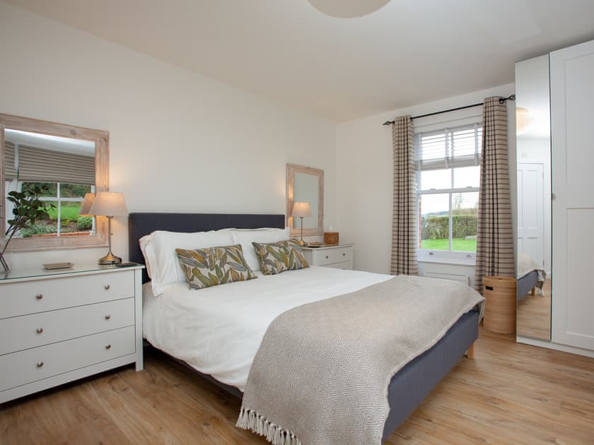 Bedroom on ground floor with king size bed and en suite | Haldon View, Lympstone