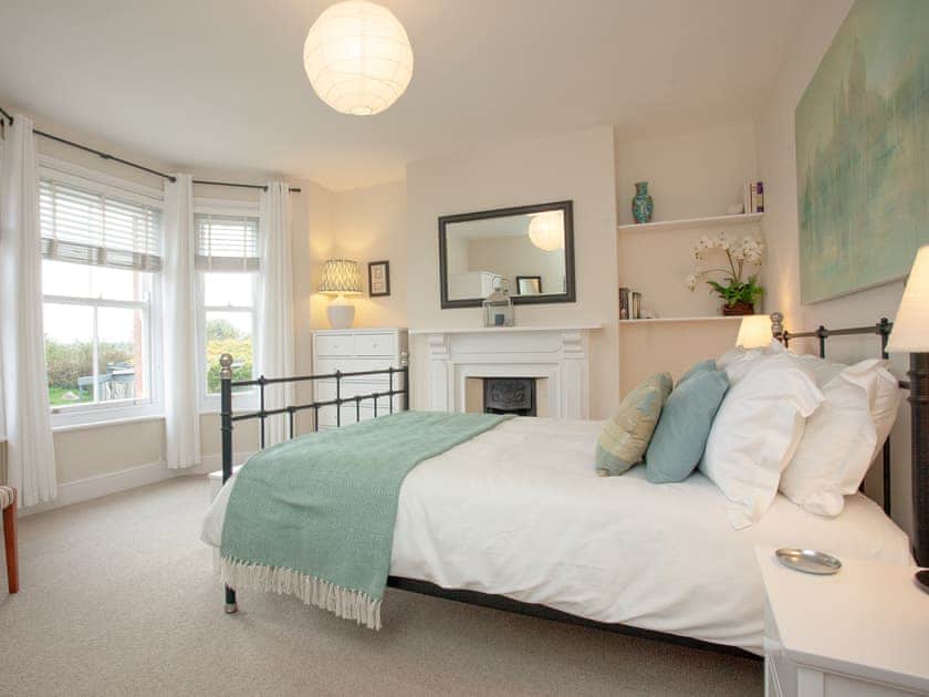 King size bedroom with beautiful river views  | Haldon View, Lympstone