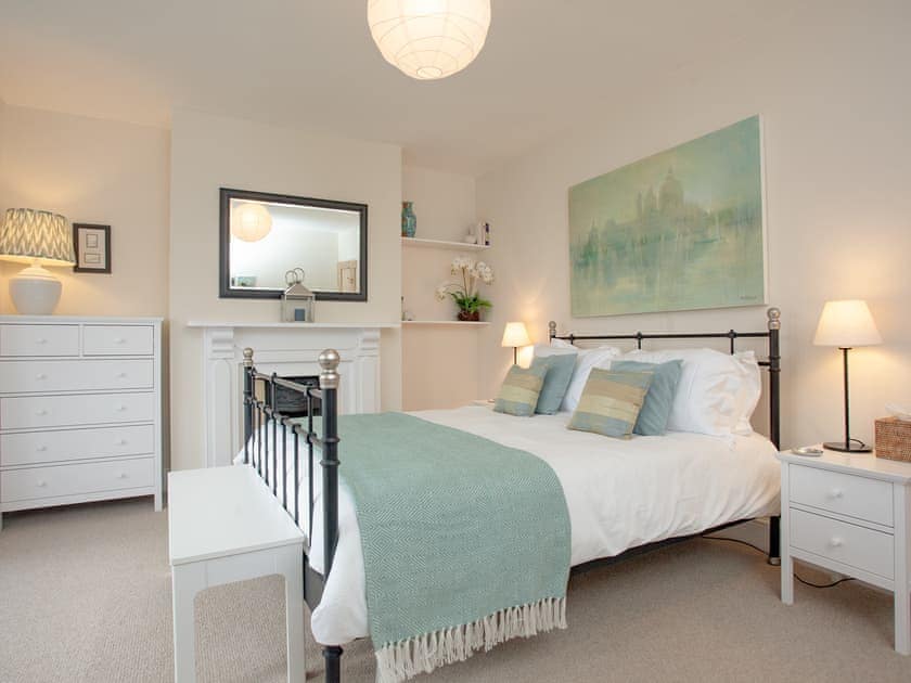 King size bedroom  | Haldon View, Lympstone