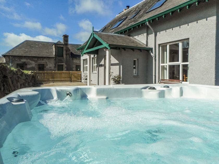 Hot tub | Rose Cottage - Drumfork Estate, Glenshee