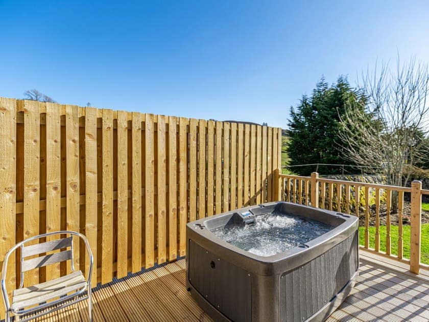 Hot tub | Roe Deer Lodge - Drumfork Estate, Glenshee