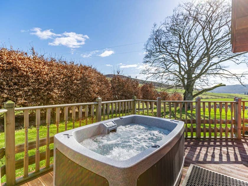 Hot tub | Wildcat Lodge - Drumfork Estate, Glenshee
