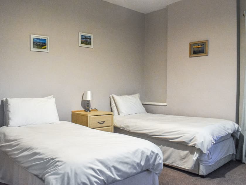 Twin bedroom | Bailey’s Retreat, Sneaton