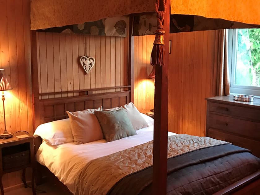 Four Poster bedroom | Wattles - Lawpit Lodges, Uplowman, near Tiverton