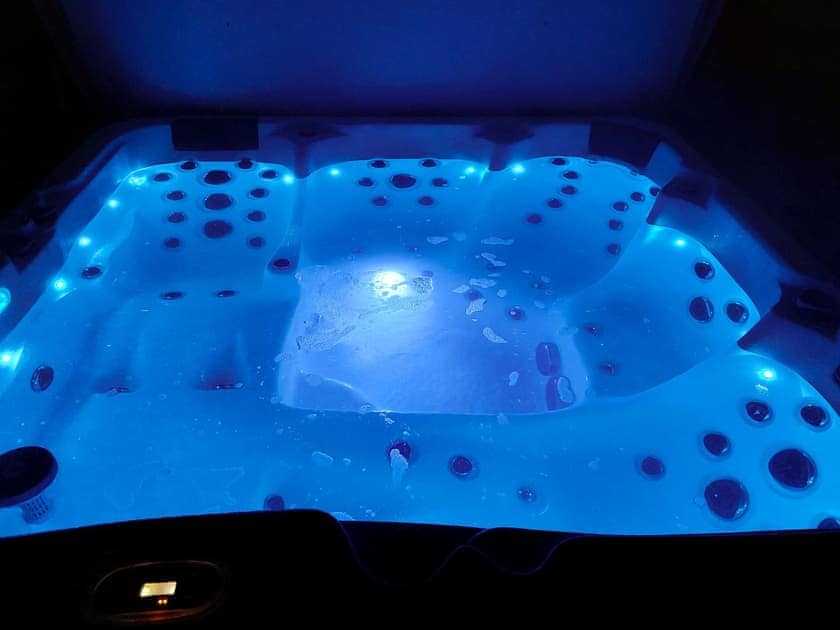 Hot tub | Lake Vyrnwy Luxury Glamping Pod - Lake Vyrnwy Luxury Glamping Pods, Llanwddyn, near Oswestry