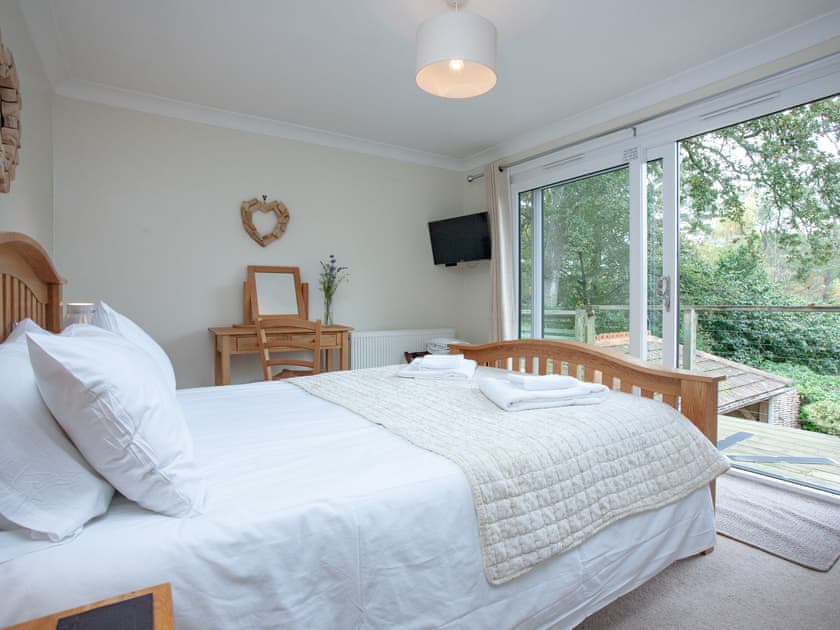 Double bedroom | Over Lake Apartment - Indio Lake, Bovey Tracey