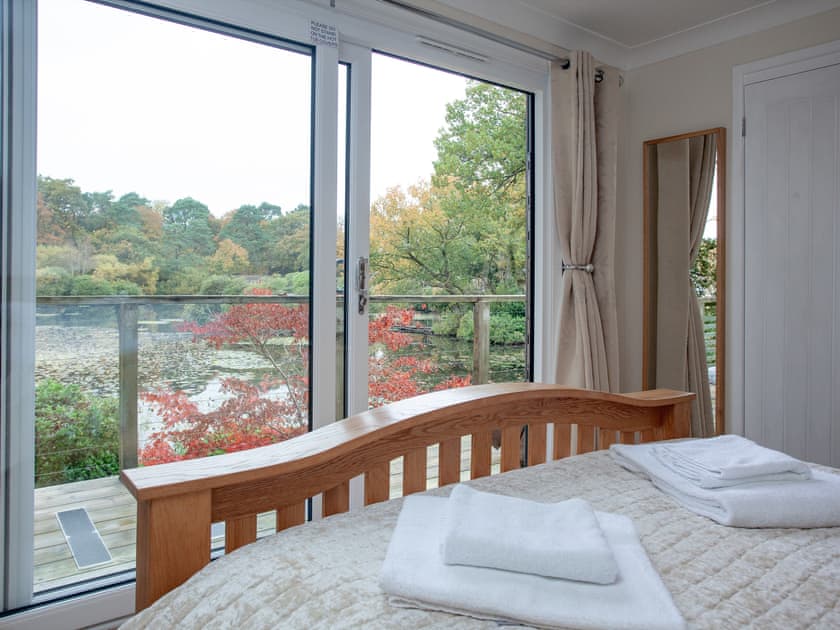 Double bedroom | Over Lake Apartment - Indio Lake, Bovey Tracey
