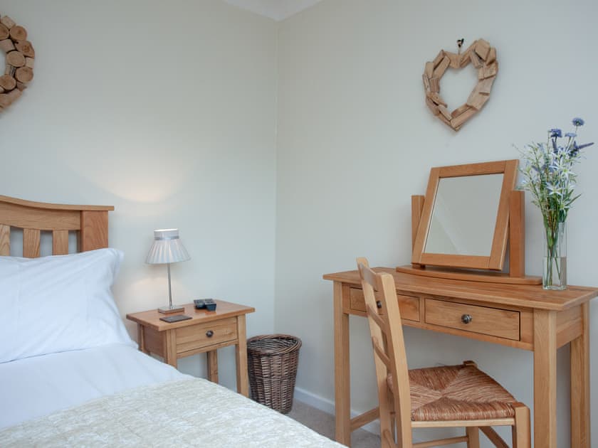 Double bedroom | Over Lake Apartment - Indio Lake, Bovey Tracey