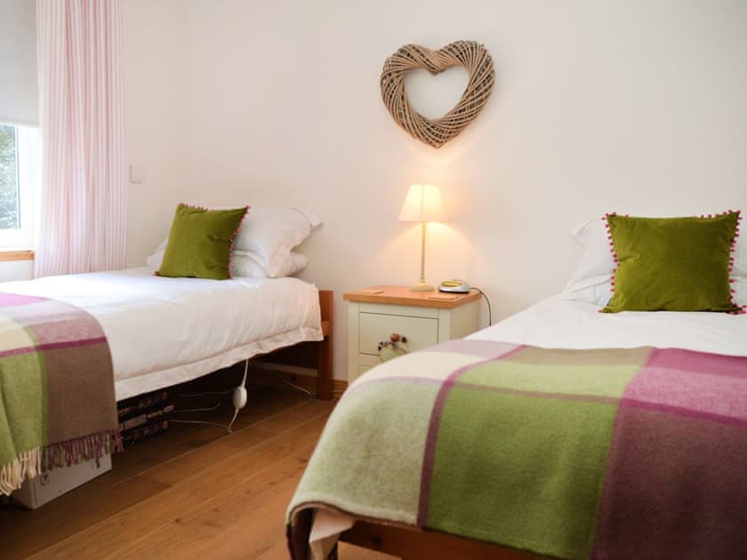 Twin bedroom | High Beach Cottage, Kames