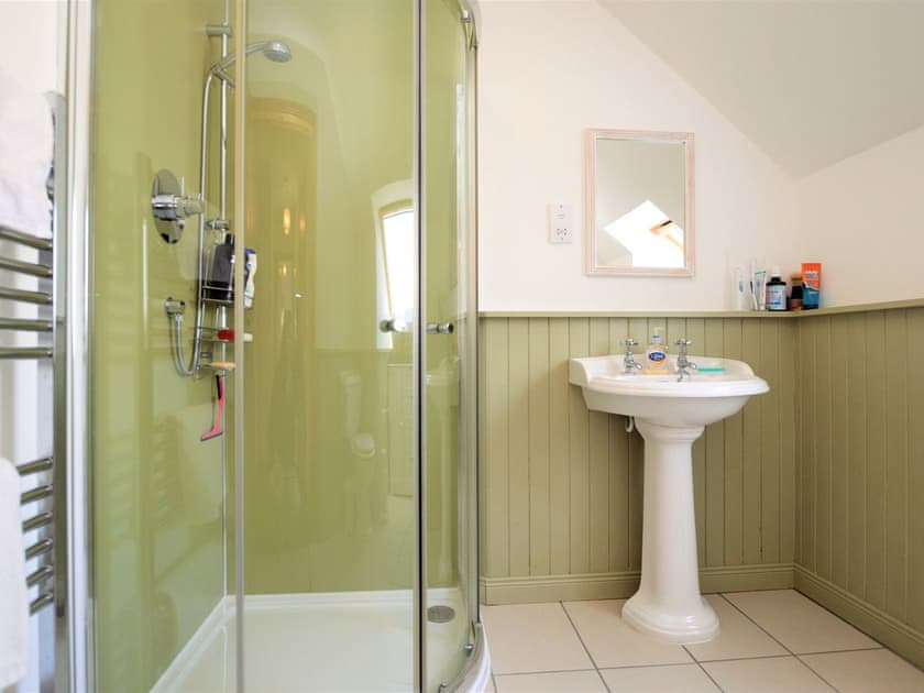 Bathroom | High Beach Cottage, Kames