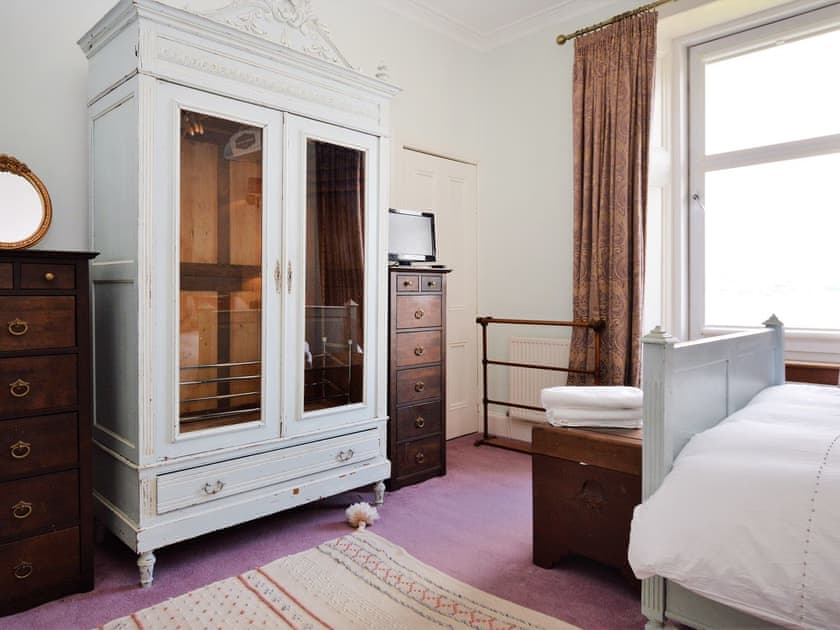 Double bedroom | Kimberley Apartment, Dunoon
