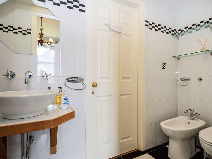 Bathroom | Kimberley Apartment, Dunoon