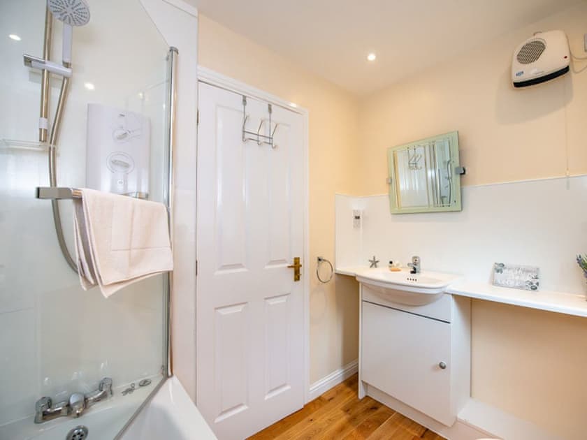 Bathroom | Birchwood Cottage, Aviemore