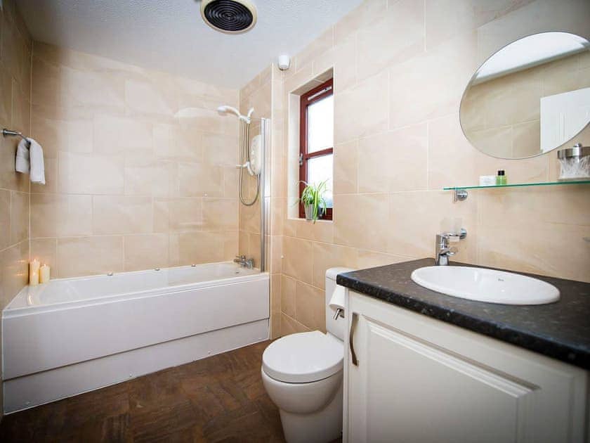 Bathroom | Dalfaber View - Silverglades Holiday Homes, Aviemore