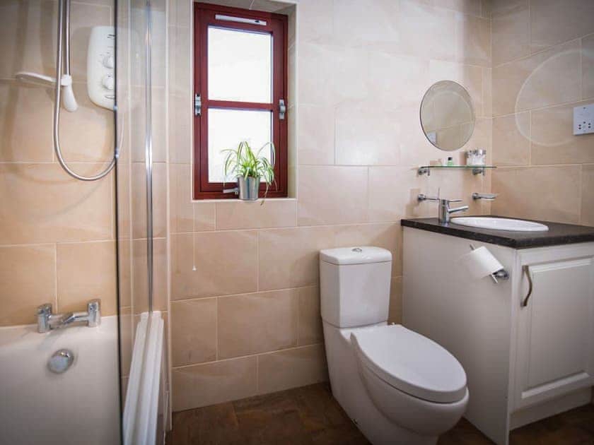 Bathroom | Dalfaber View - Silverglades Holiday Homes, Aviemore