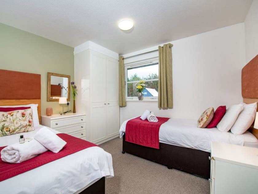 Twin bedroom | Dalmore - Silverglades Holiday Homes, Aviemore