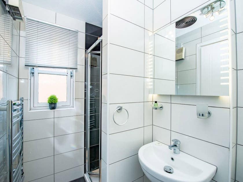 Bathroom | Dalmore - Silverglades Holiday Homes, Aviemore