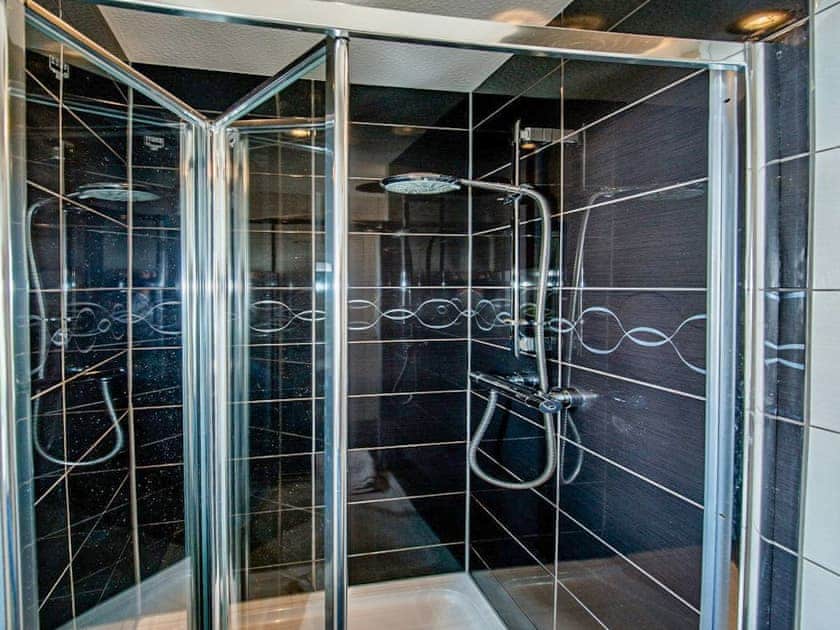 Bathroom | Dalmore - Silverglades Holiday Homes, Aviemore