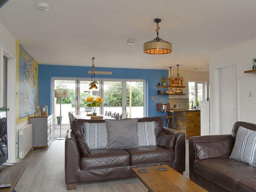 Living room/dining room | The Lily Pad, Near Padstow
