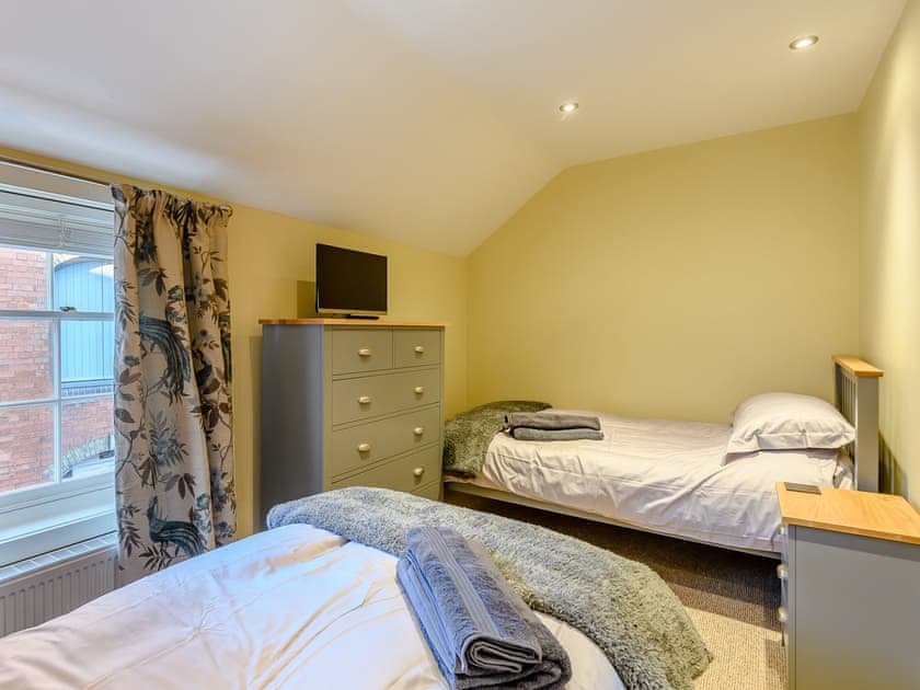 Twin bedroom | Greyhound Cottage, Louth