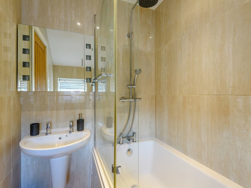 Bathroom | Greyhound Cottage, Louth
