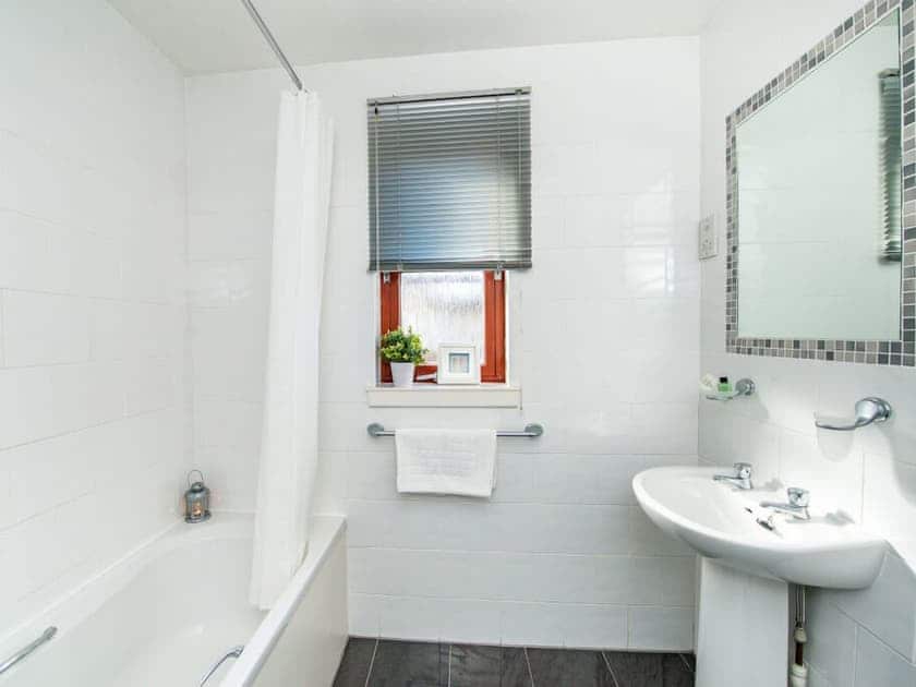 Bathroom | Munro View - Silverglades Holiday Homes, Aviemore