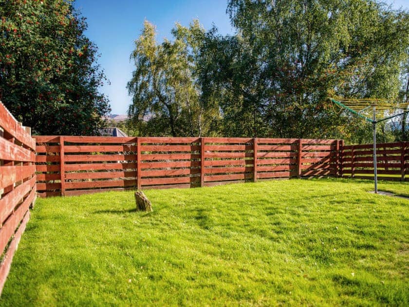 Garden | Munro View - Silverglades Holiday Homes, Aviemore