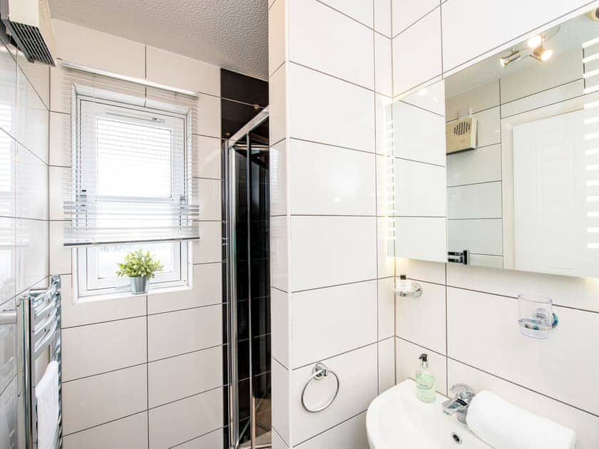 Bathroom | Ptarmigan - Silverglades Holiday Homes, Aviemore