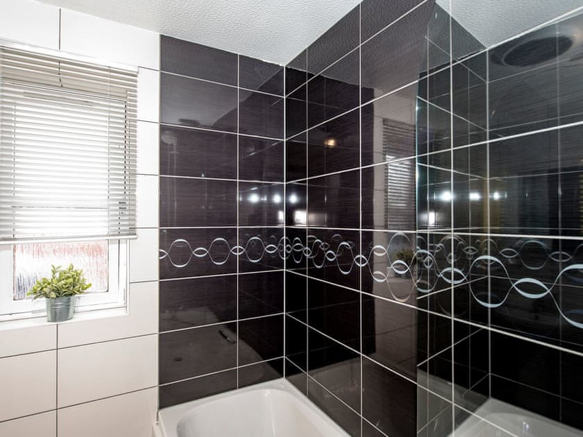 Bathroom | Ptarmigan - Silverglades Holiday Homes, Aviemore