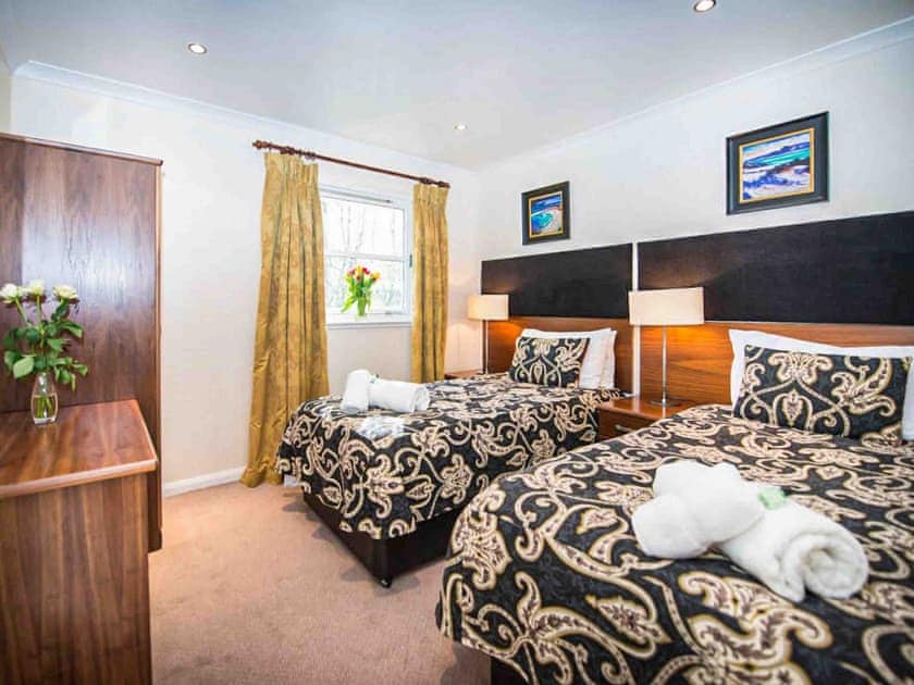 Twin bedroom | Golden Eagle - Silverglades Holiday Homes, Aviemore