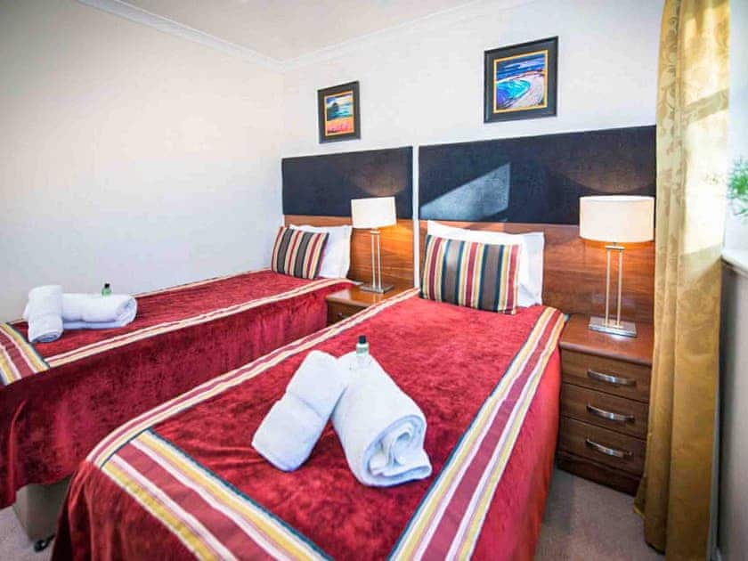 Twin bedroom | Golden Eagle - Silverglades Holiday Homes, Aviemore
