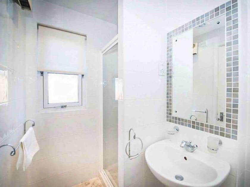 Bathroom | Golden Eagle - Silverglades Holiday Homes, Aviemore