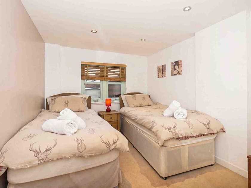 Twin bedroom | Larrach Beag - Silverglades Holiday Homes, Aviemore