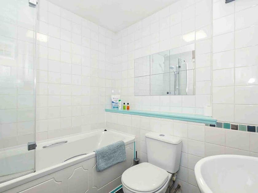 Bathroom | Larrach Beag - Silverglades Holiday Homes, Aviemore