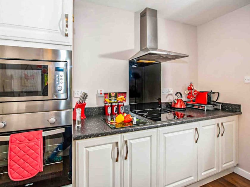 Kitchen | Mountain View - Silverglades Holiday Homes, Aviemore