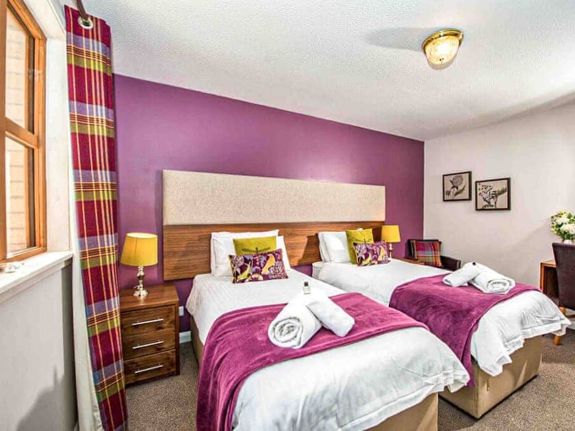 Twin bedroom | Mountain View - Silverglades Holiday Homes, Aviemore