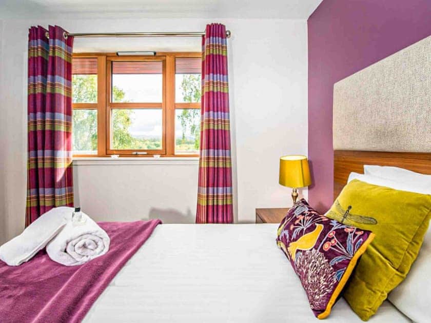 Twin bedroom | Mountain View - Silverglades Holiday Homes, Aviemore