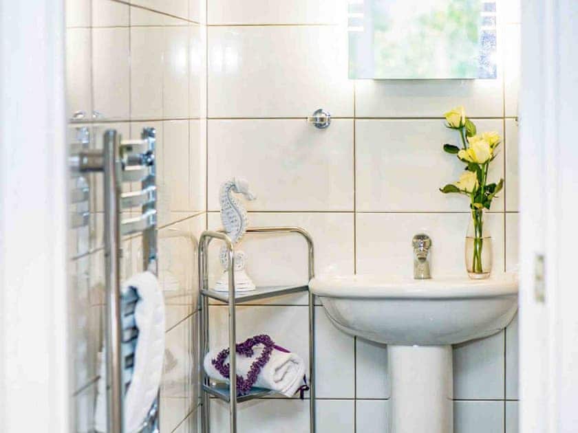 Bathroom | Mountain View - Silverglades Holiday Homes, Aviemore