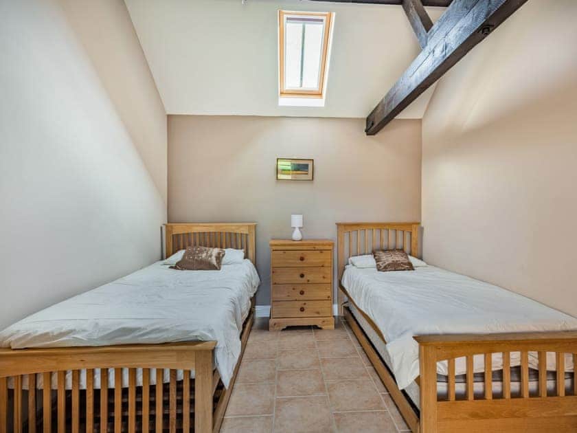 Twin bedroom | 2 Brick Kiln Barns - Brick Kiln Barns, Dilham, near North Walsham